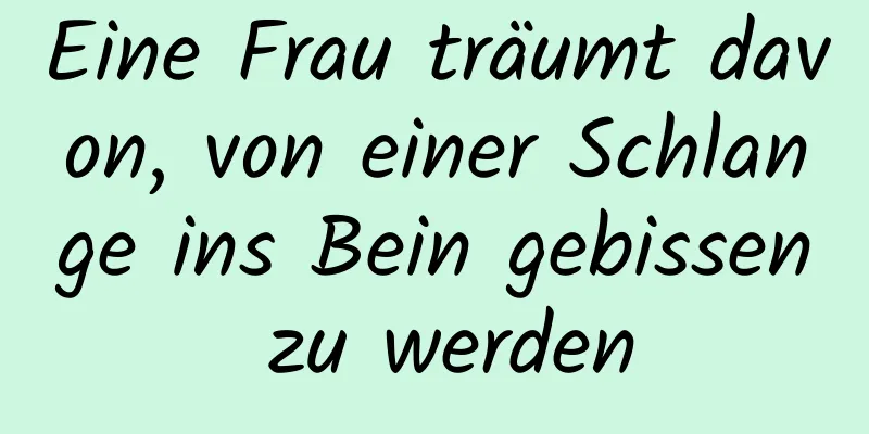 Eine Frau träumt davon, von einer Schlange ins Bein gebissen zu werden