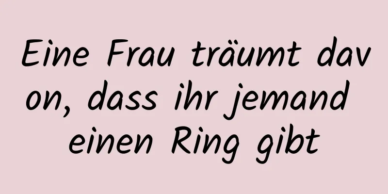 Eine Frau träumt davon, dass ihr jemand einen Ring gibt