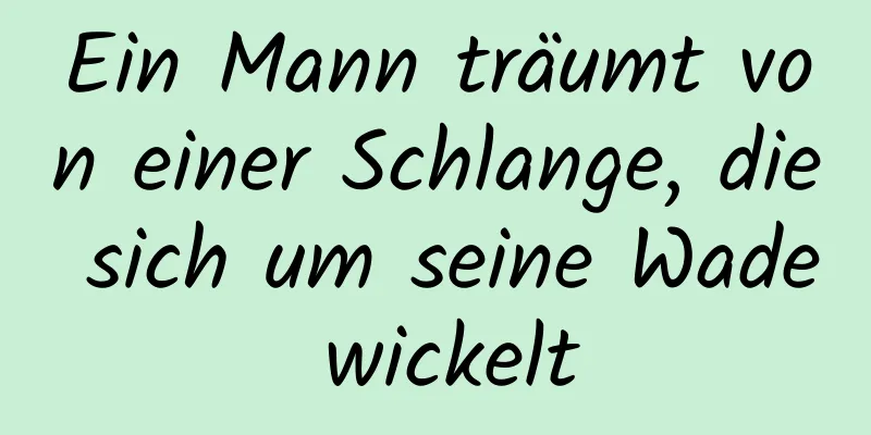 Ein Mann träumt von einer Schlange, die sich um seine Wade wickelt