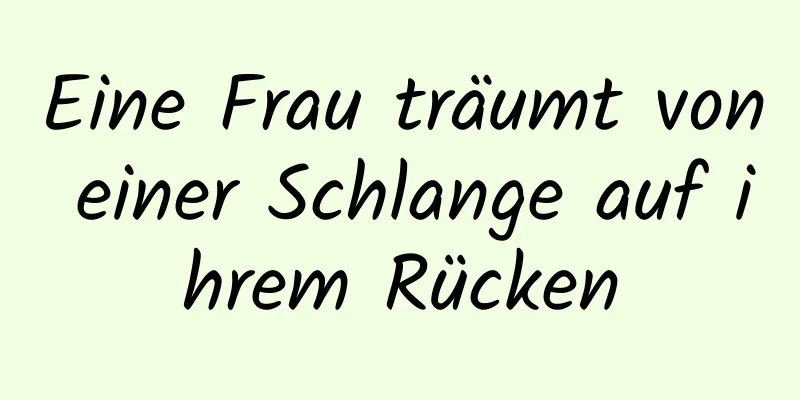 Eine Frau träumt von einer Schlange auf ihrem Rücken